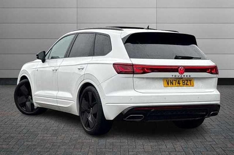 Used VW Touareg Black Edition 286 HP (210 kW) 2024 Pure white SUV