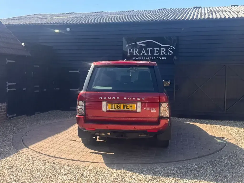 Used Land Rover Range Rover Vogue SE 313 HP (230 kW) 2011 Red SUV