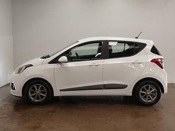 Used Hyundai i10 Premium 87 HP (63 kW) 2016 White Hatchback