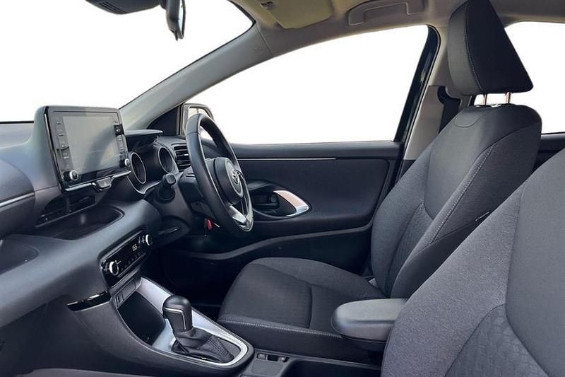 Used Toyota Yaris Hybrid Design 116 HP (85 kW) 2022 Black Hatchback