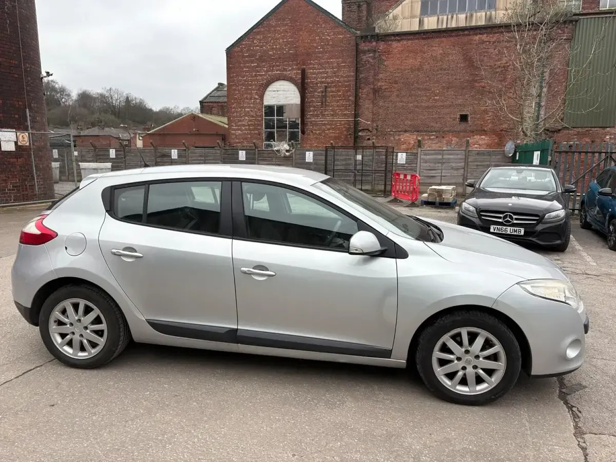 Used Renault Mégane III Expression 2009 Silver Hatchback