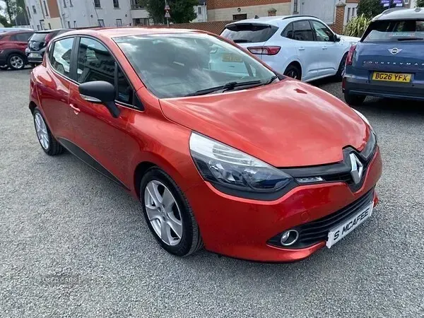Used Renault Clio Expression+ 75 HP (55 kW) 2014 Red Hatchback