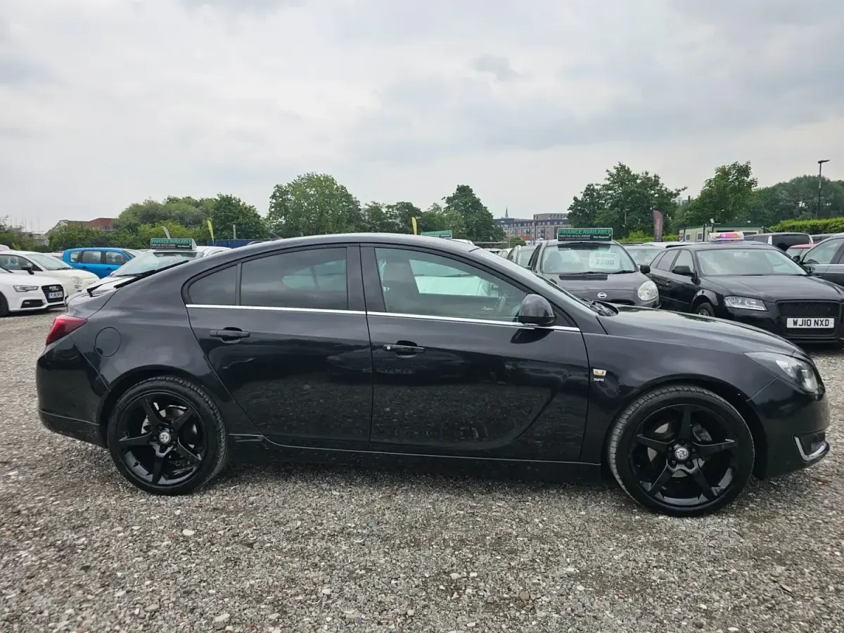 Używany Vauxhall Insignia SRi 170 KM (125 kW) 2016 Czarny Hatchback