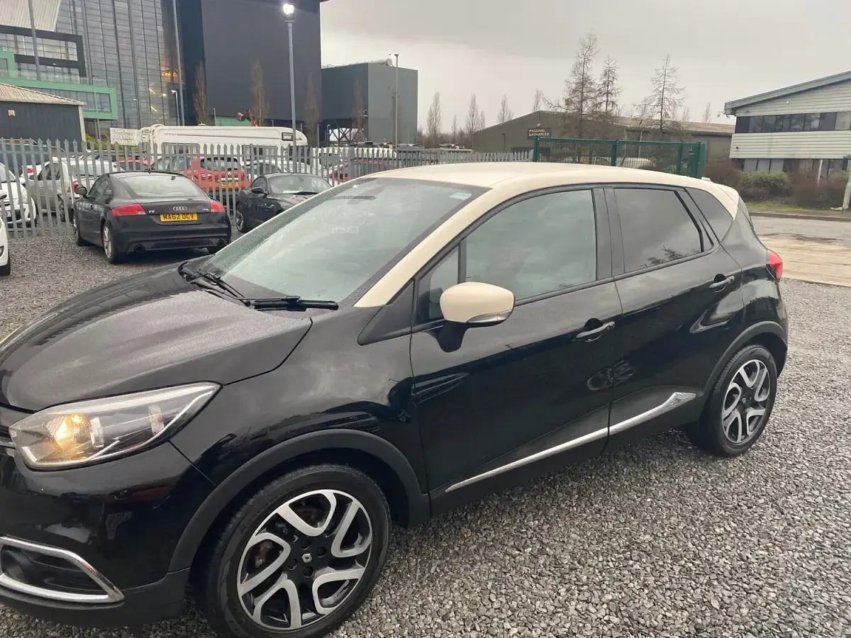Used Renault Captur Dynamique 90 HP (66 kW) 2014 Black SUV