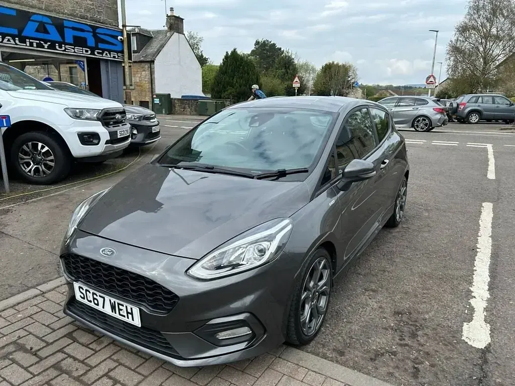 Usado Ford Fiesta ST-Line 100 HP (73 kW) 2018 Cinzento Citadino