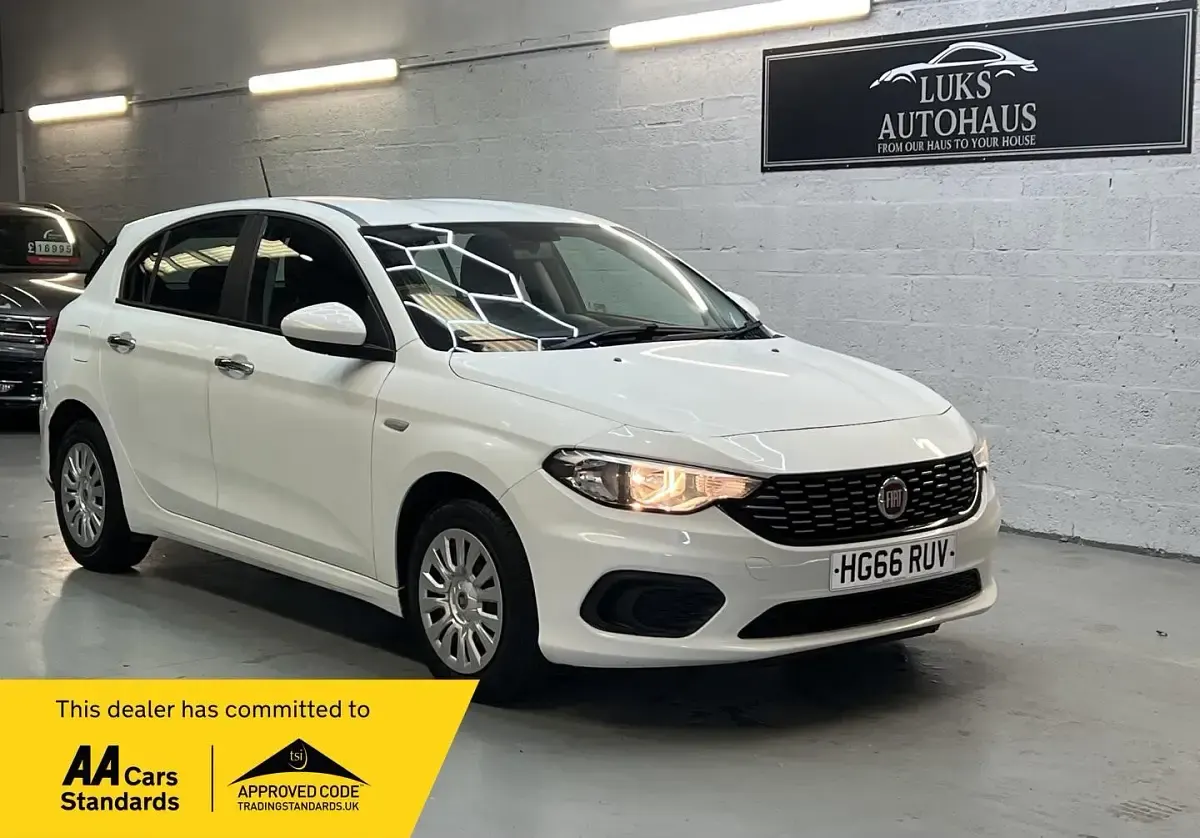Used Fiat Tipo Easy 120 HP (88 kW) 2016 White Hatchback
