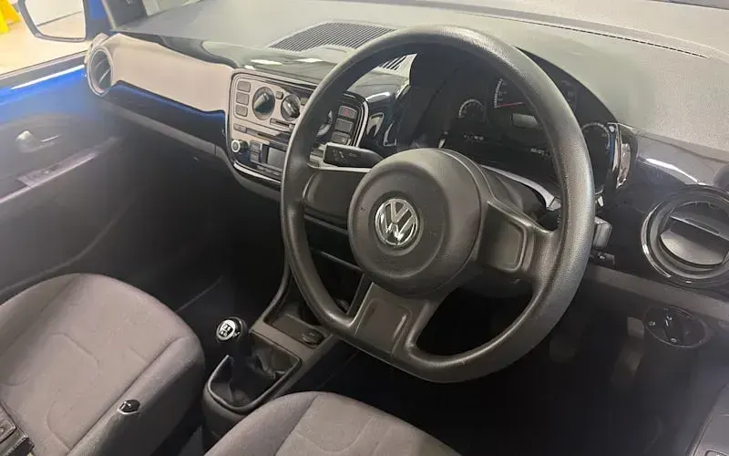 Used VW up! move up! 60 HP (44 kW) 2014 Blue Hatchback