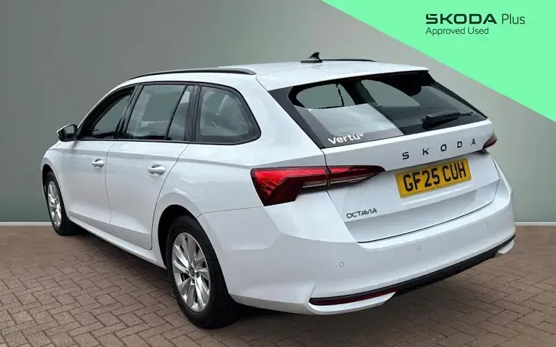 Used Skoda Octavia SE Technology 116 HP (85 kW) 2025 White Estate