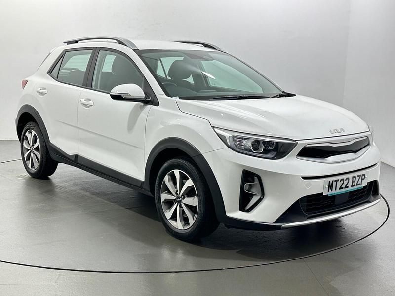 White Used 2022 Kia Stonic SUV | £12,726 (Good price) - Image 1/3