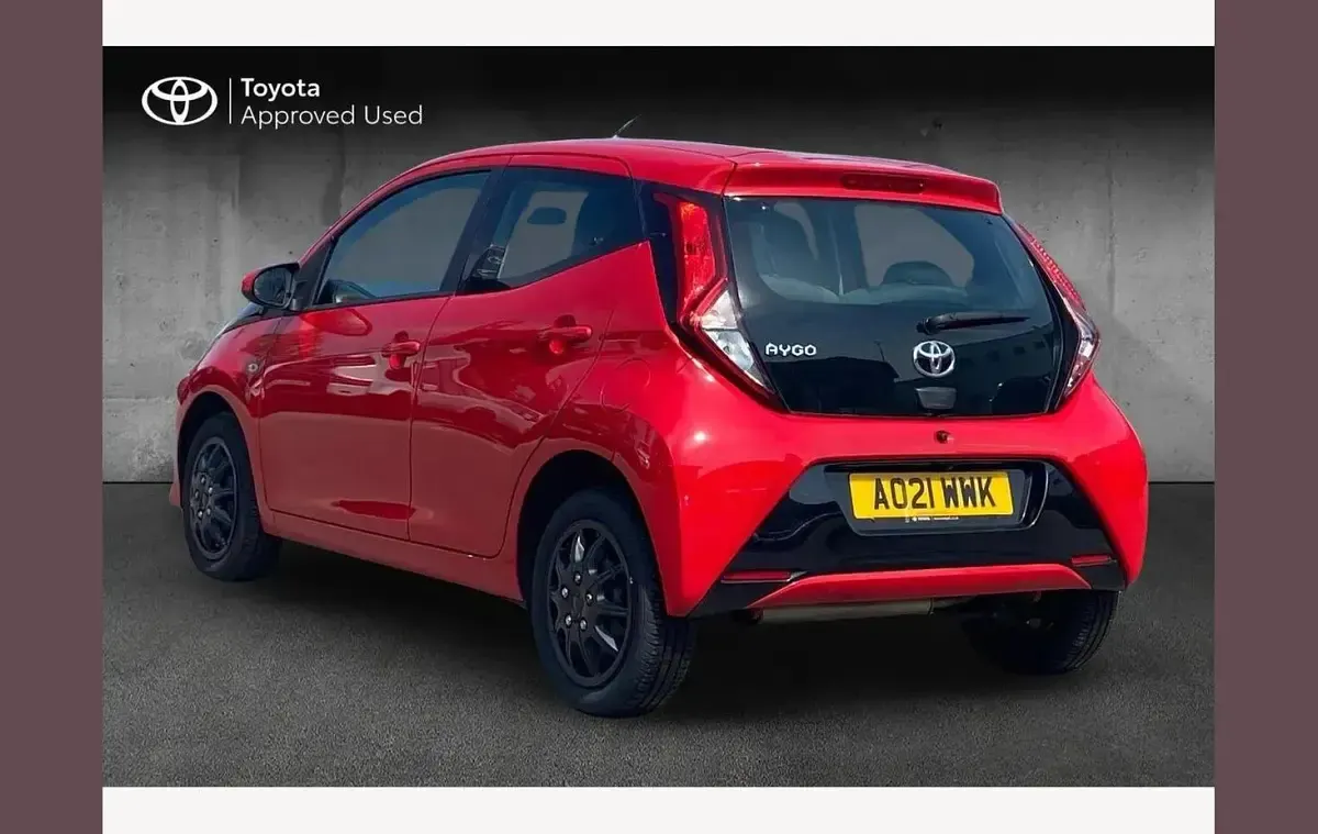 Used Toyota Aygo X-play 72 HP (52 kW) 2021 Red Hatchback
