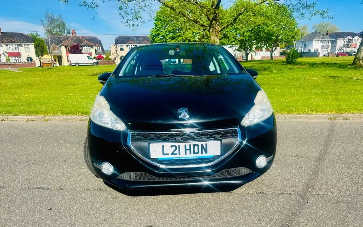 Used Peugeot 208 Active 68 HP (50 kW) 2012 Black Hatchback