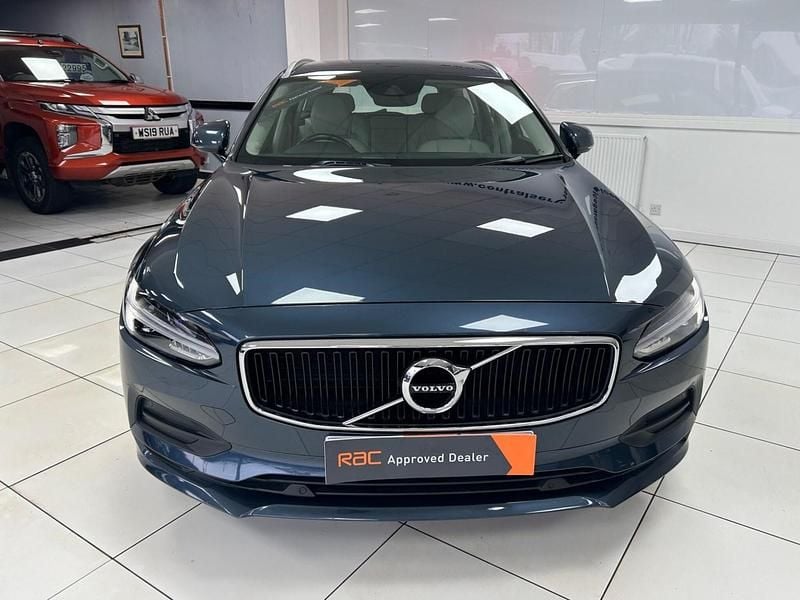 Used Volvo V90 Momentum 2018 Blue Estate