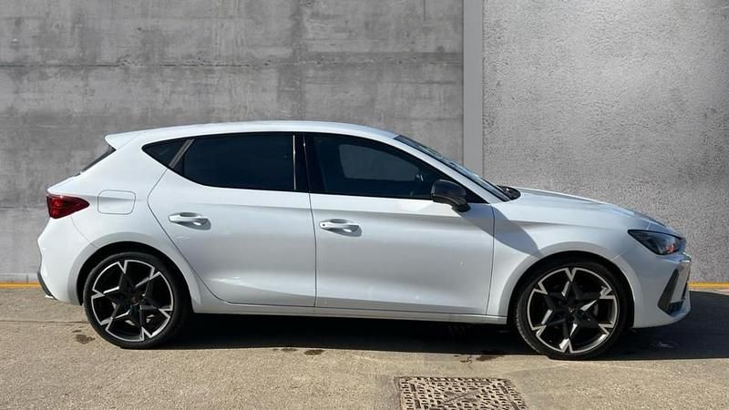 Used Cupra Leon 150 HP (110 kW) 2025 White Hatchback