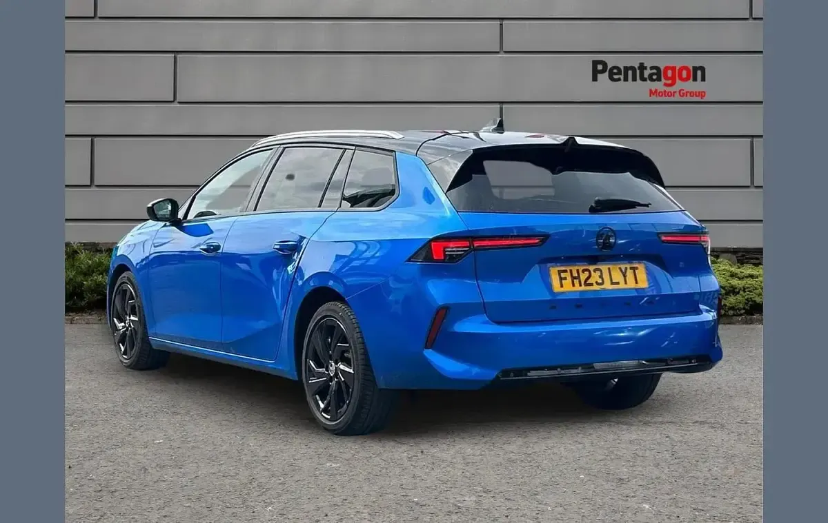 Used Vauxhall Astra 128 HP (94 kW) 2023 Blue Estate