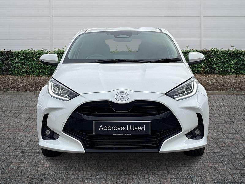 Used Toyota Yaris Hybrid Design 2025 White Hatchback