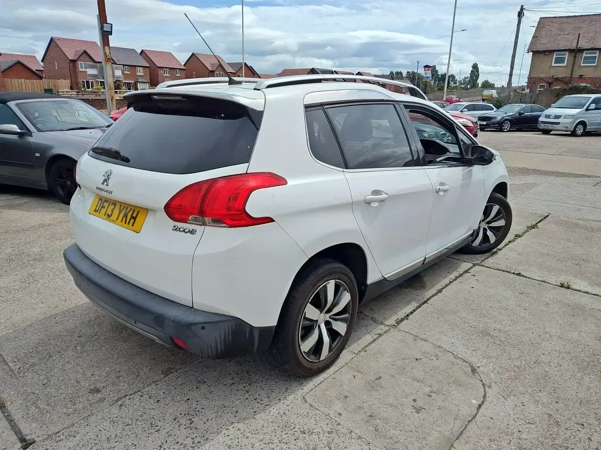 Used Peugeot 2008 Allure 120 HP (88 kW) 2013 White SUV