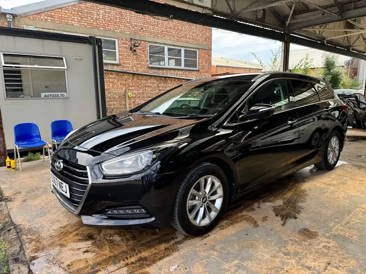 Used Hyundai i40 SE 141 HP (103 kW) 2017 Black Estate
