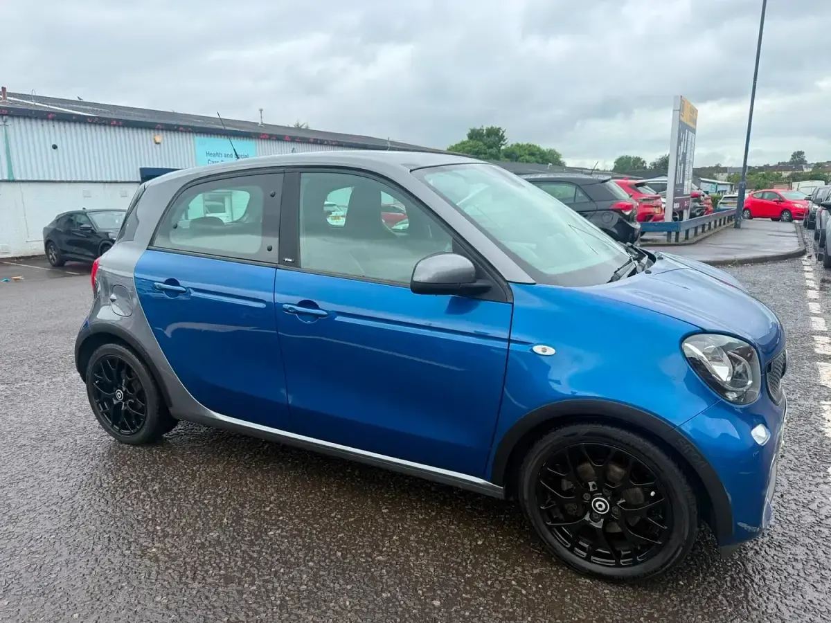 Used Smart ForFour Premium 90 HP (66 kW) 2018 Grey Hatchback