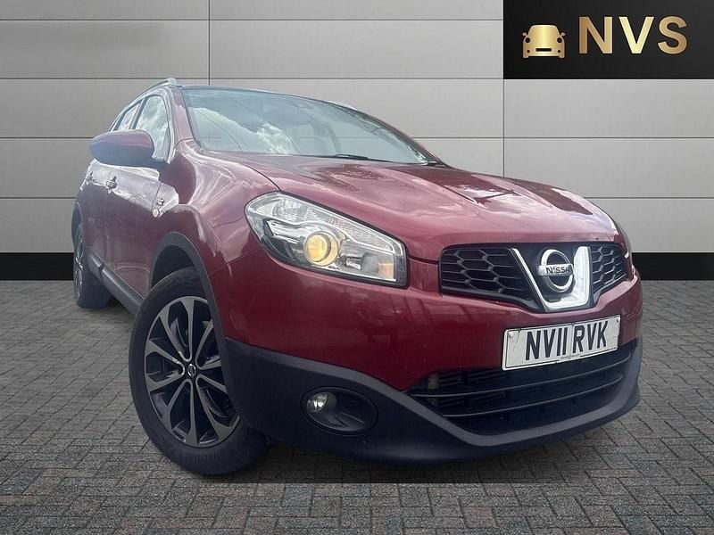 Red Used 2011 Nissan Qashqai +2 N-TEC SUV | £2,995 (Fair price) - Image 1/4