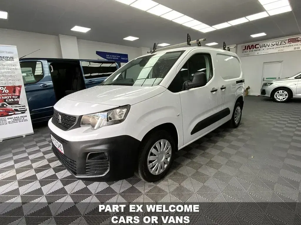 Used Peugeot Partner Premium 100 HP (73 kW) 2023 White MPV
