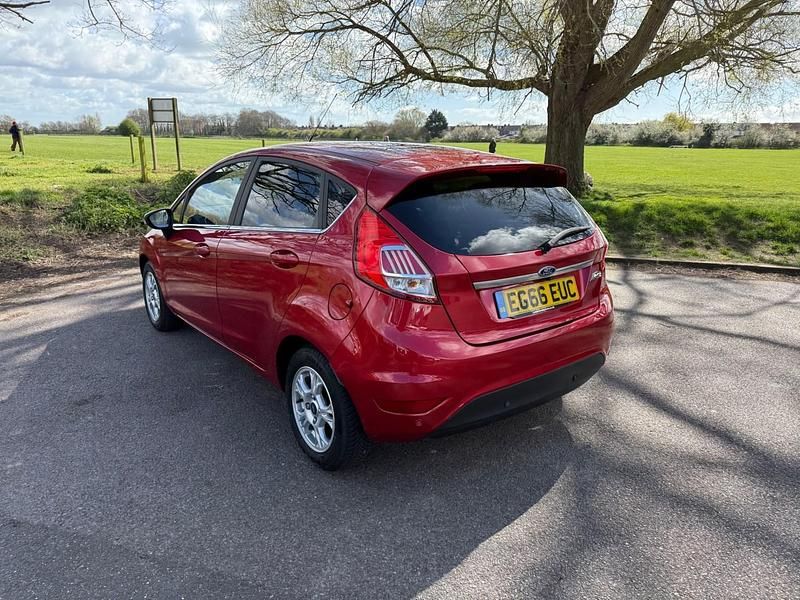 Used Ford Fiesta Titanium 95 HP (69 kW) 2017 Red Hatchback