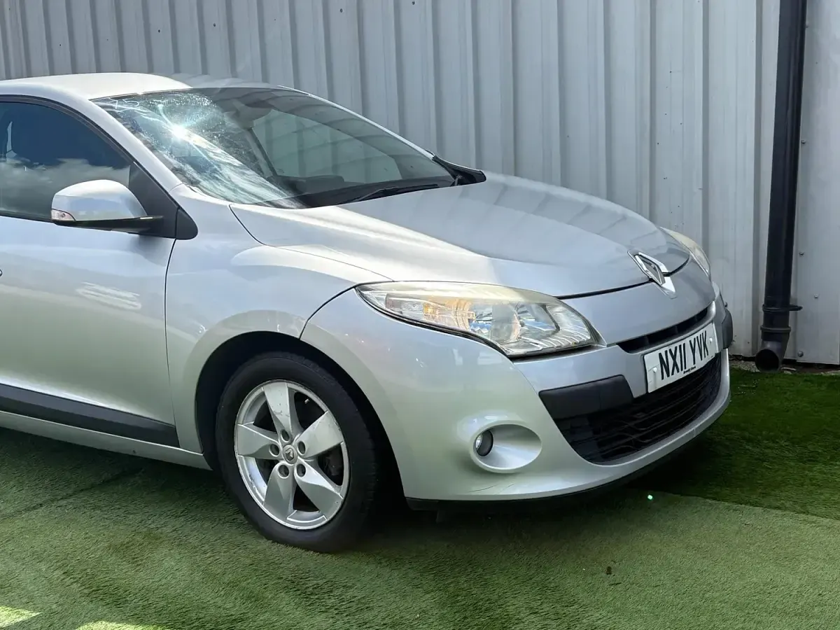Used Renault Mégane III Dynamique 2011 Silver Hatchback