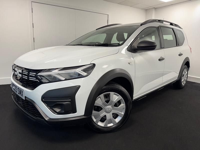White Used 2023 Dacia Jogger Essentiel MPV | £13,495 (Fair price) - Image 1/4