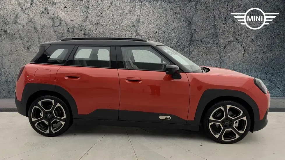 Używany Mini Aceman 133 kW (181 KM) 2025 Czerwony SUV