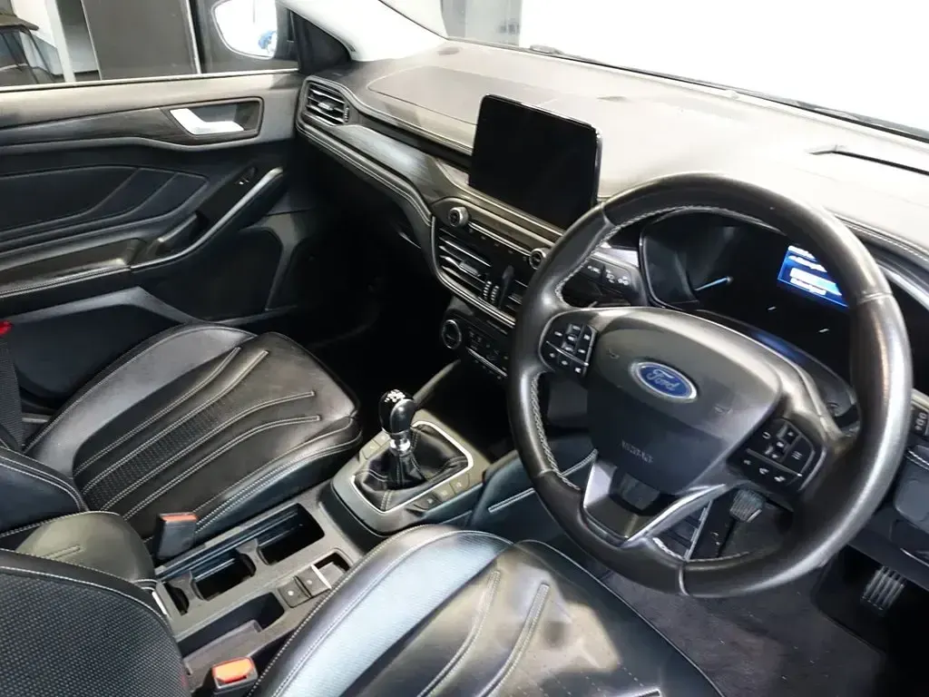 Used Ford Focus Vignale 120 HP (88 kW) 2019 Black Estate