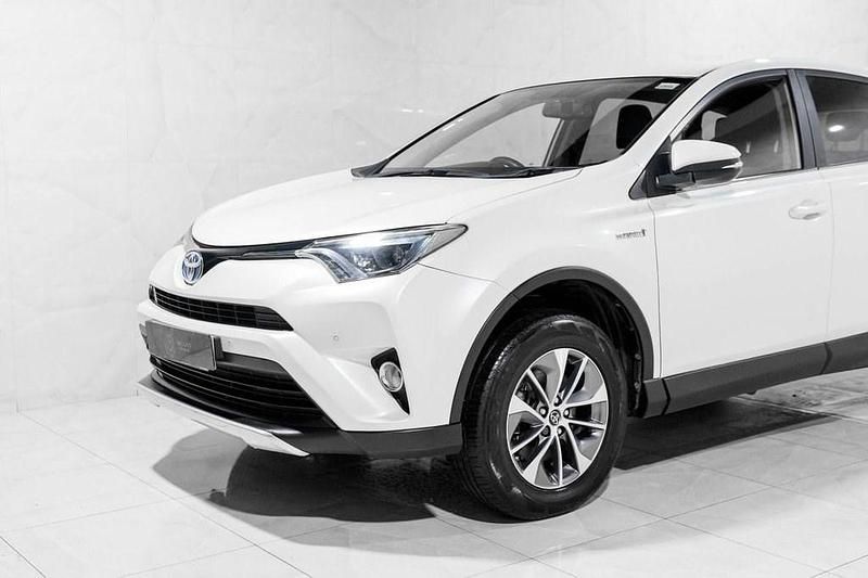 Used Toyota RAV4 Business Edition 197 HP (144 kW) 2016 White SUV