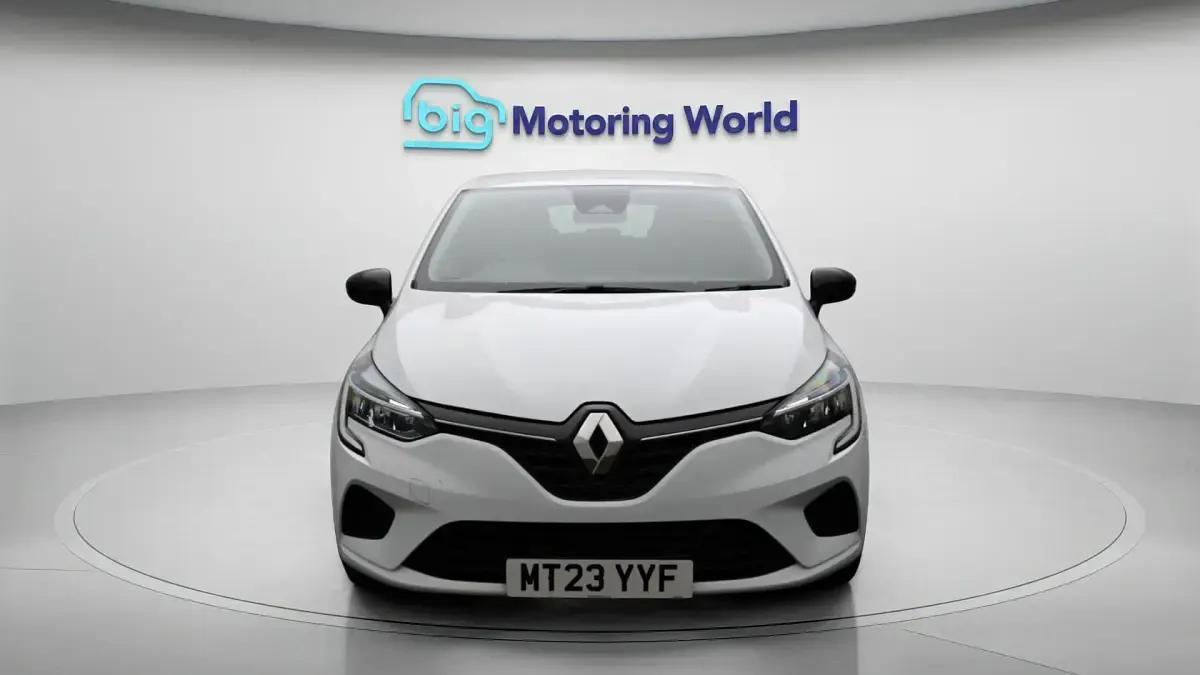 Used Renault Clio Evolution 141 HP (103 kW) 2023 White Hatchback