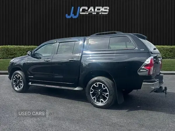 Used Toyota HiLux 150 HP (110 kW) 2018 Black Pickup