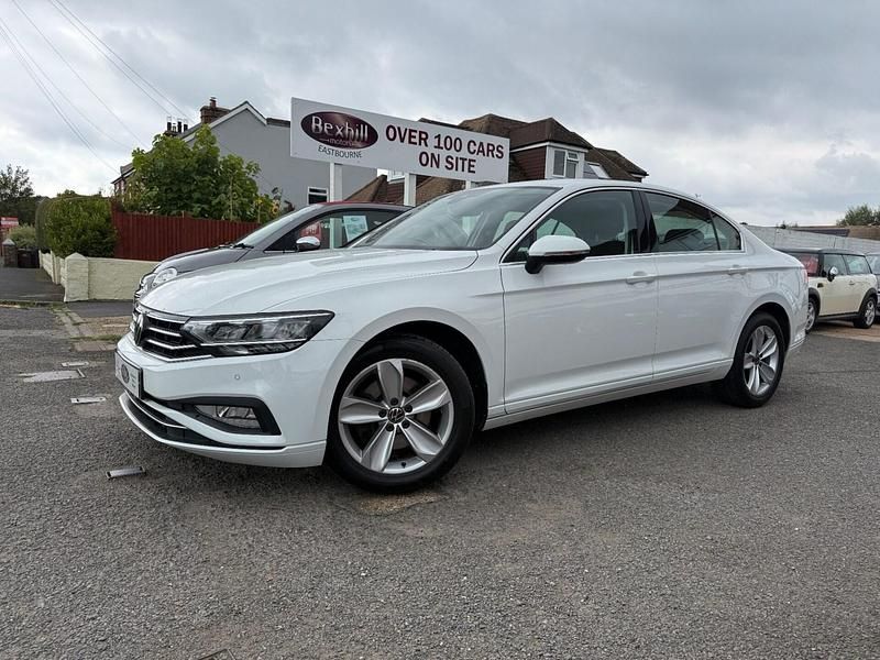 Used VW Passat SE 2020 White Sedan