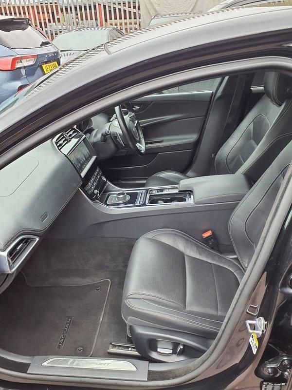 Used Jaguar XE R-Sport 180 HP (132 kW) 2018 Black Sedan