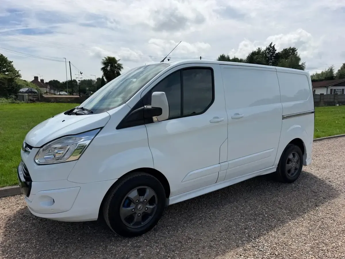 Used Ford Transit Custom Limited 130 HP (95 kW) 2017 White Van
