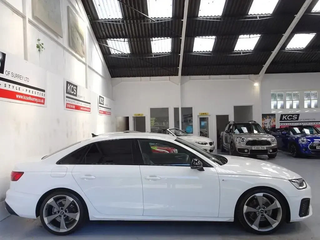 Usado Audi A4 Black Edition 190 CV (139 kW) 2020 Blanco Berlina