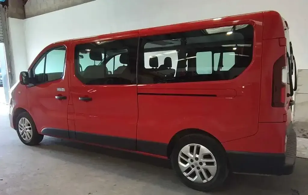 Used Renault Trafic 2020 Red MPV