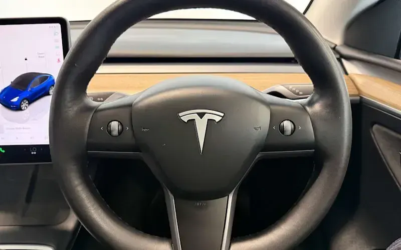Used Tesla Model Y Long Range AWD 378 kW (514 HP) 2022 Blue SUV