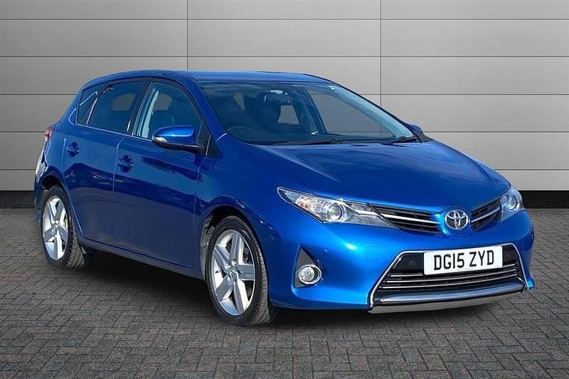 Used Toyota Auris Multidrive S 132 HP (97 kW) 2015 Island blue Hatchback
