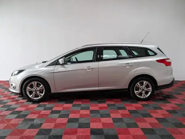 Used Ford Focus Zetec 115 HP (84 kW) 2013 Silver Estate