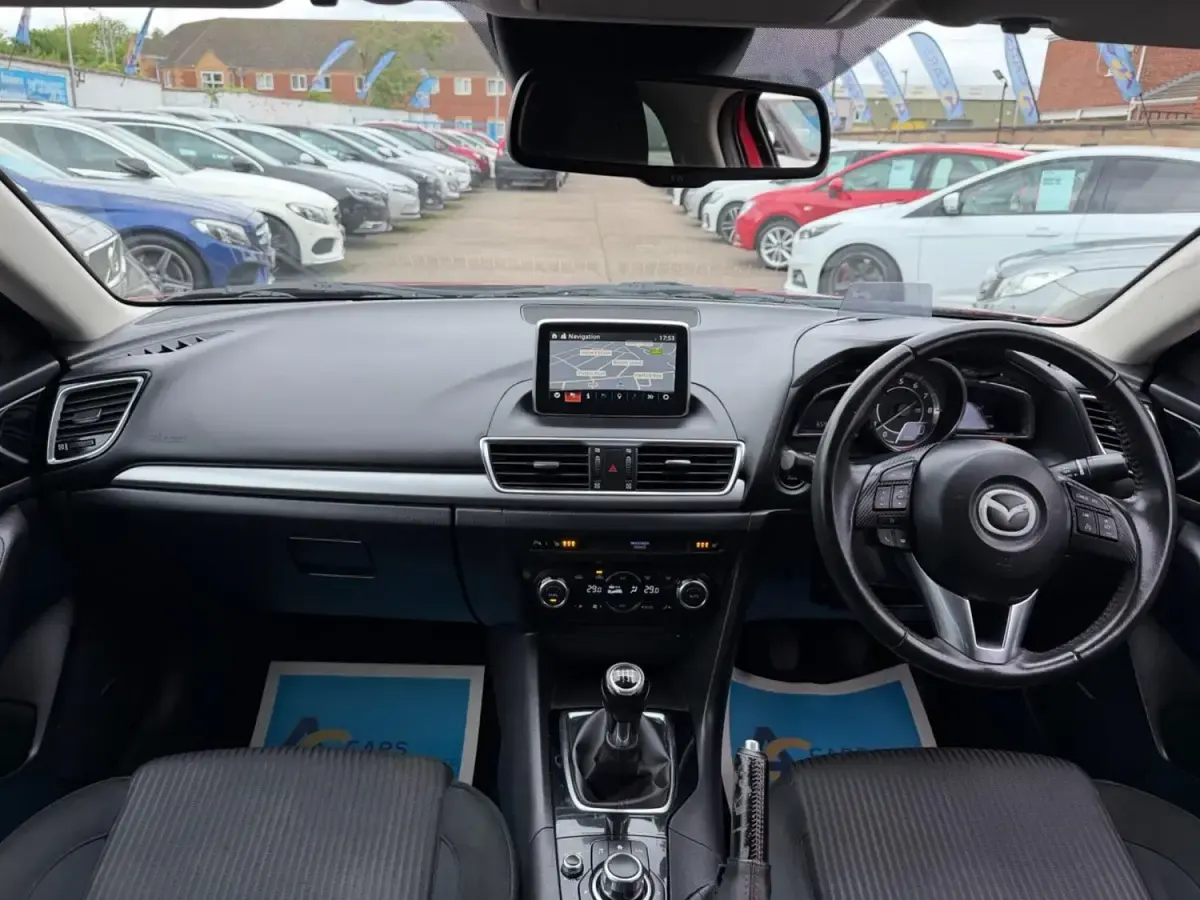 Begagnad Mazda 3 Inclusive 120 HK (88 kW) 2015 Röd Sedan