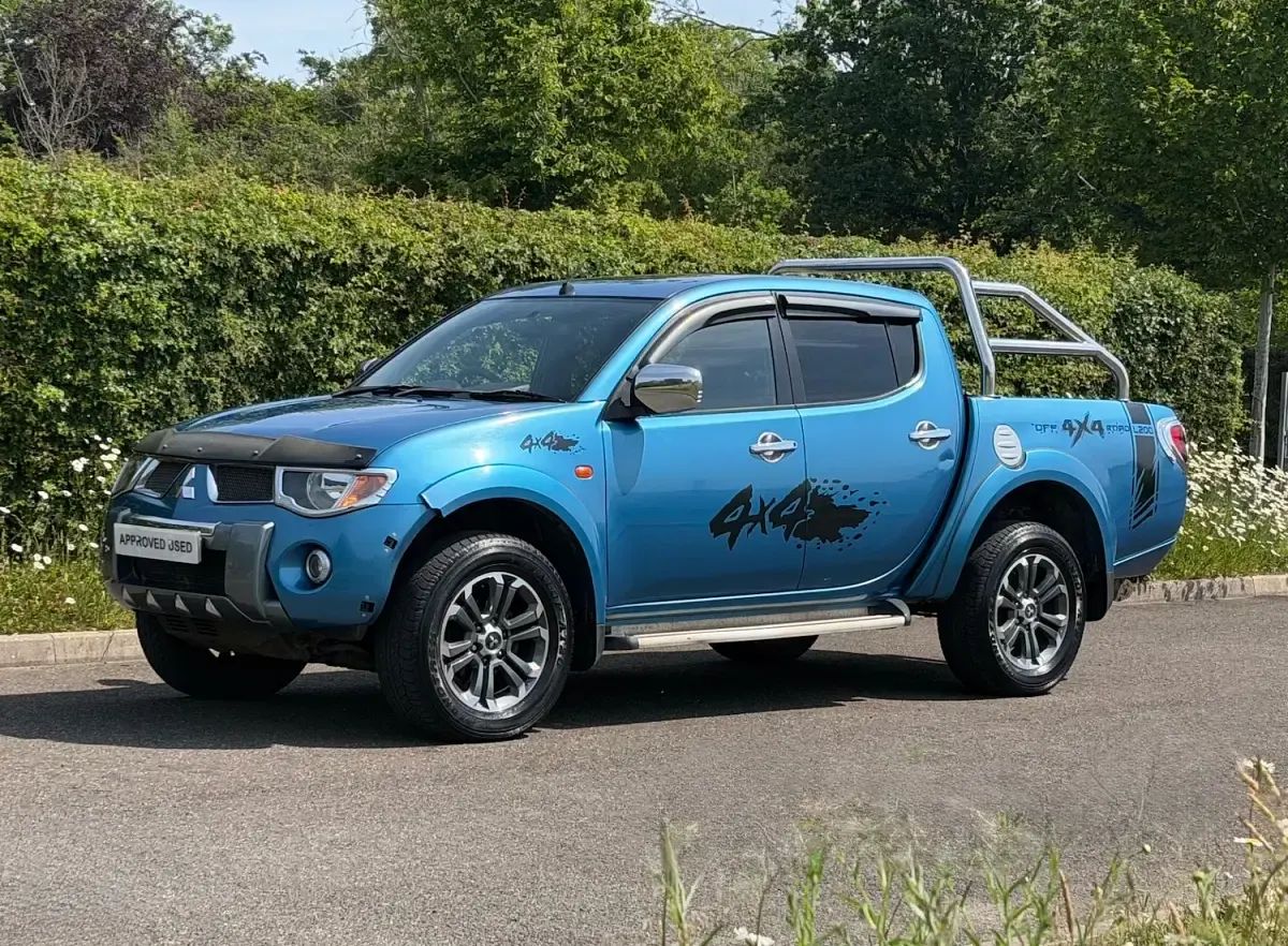 Used Mitsubishi L200 165 HP (121 kW) 2009 Blue Pickup