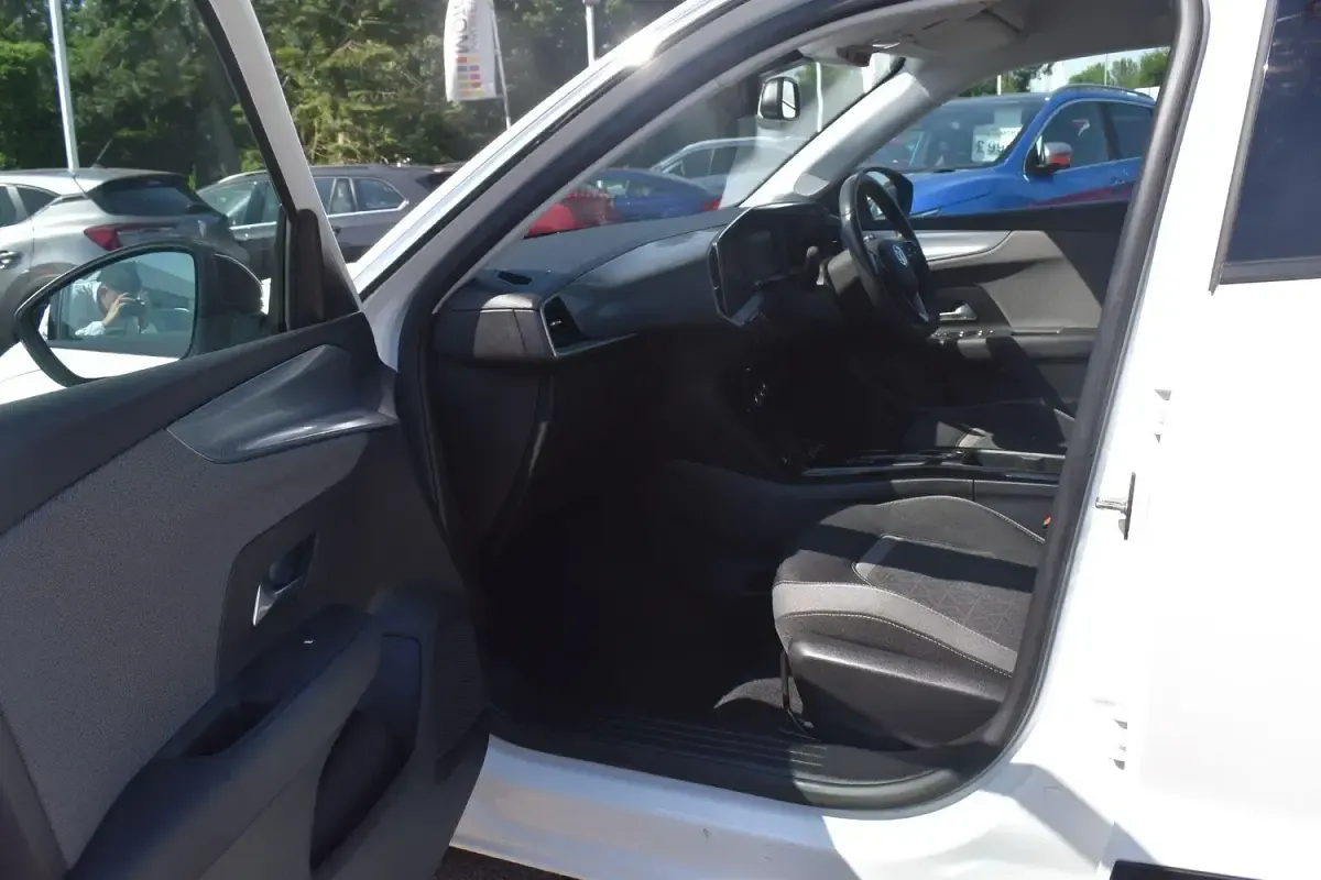 Used Vauxhall Mokka 100 kW (136 HP) 2022 White SUV