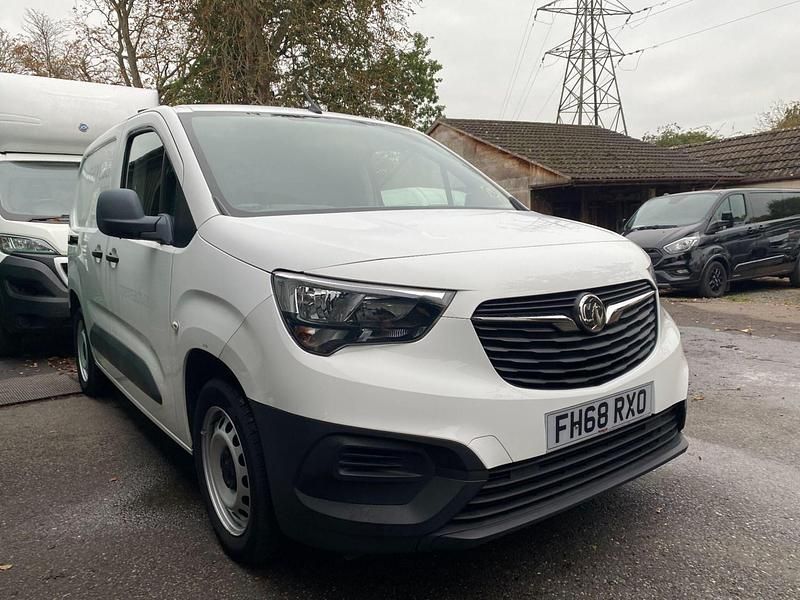White Used 2019 Vauxhall Combo Edition MPV | £7,500 (Good price) - Image 1/4