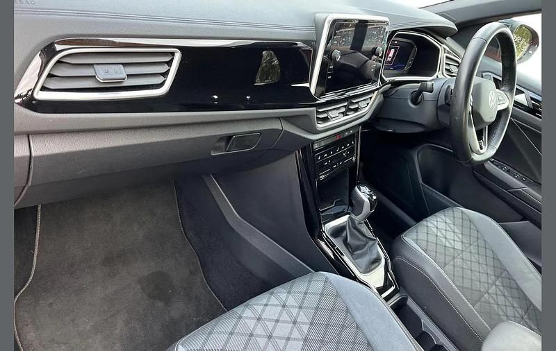 Used VW T-Roc R-line 150 HP (110 kW) 2024 Red SUV