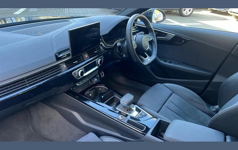 Used Audi A4 Black Edition 150 HP (110 kW) 2024 Blue Sedan