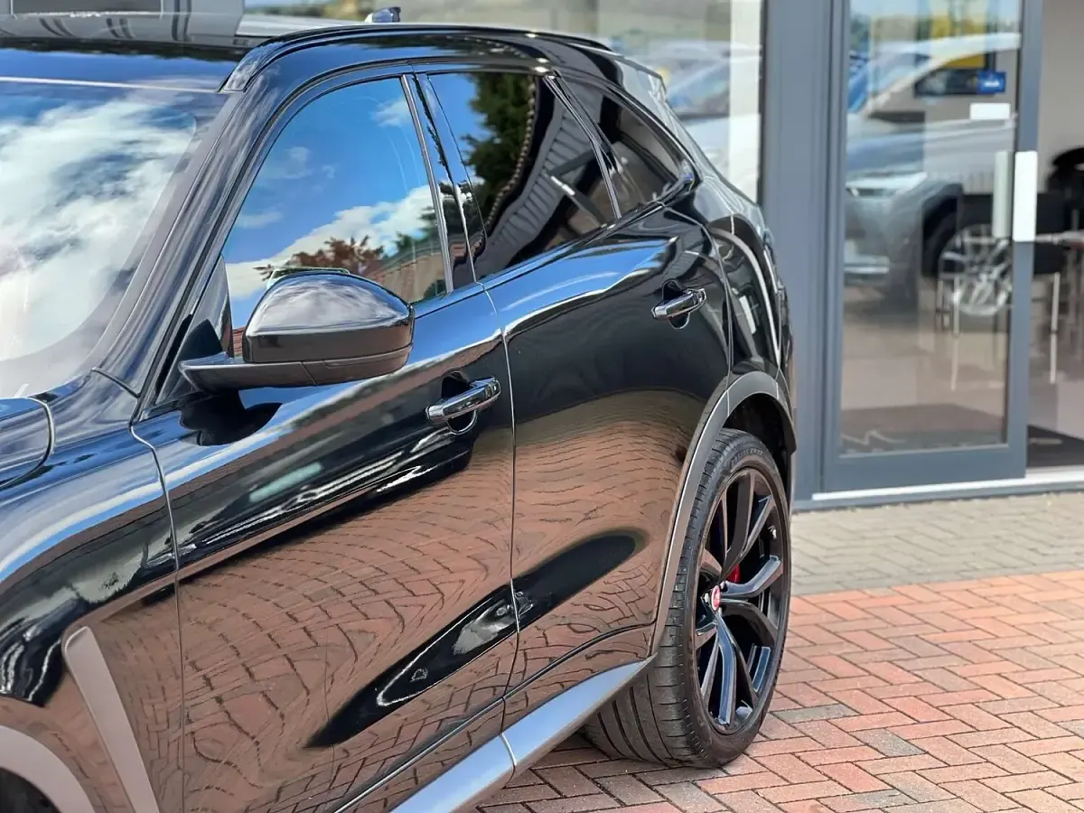 Used Jaguar F-Pace SVR 550 HP (404 kW) 2020 Black SUV