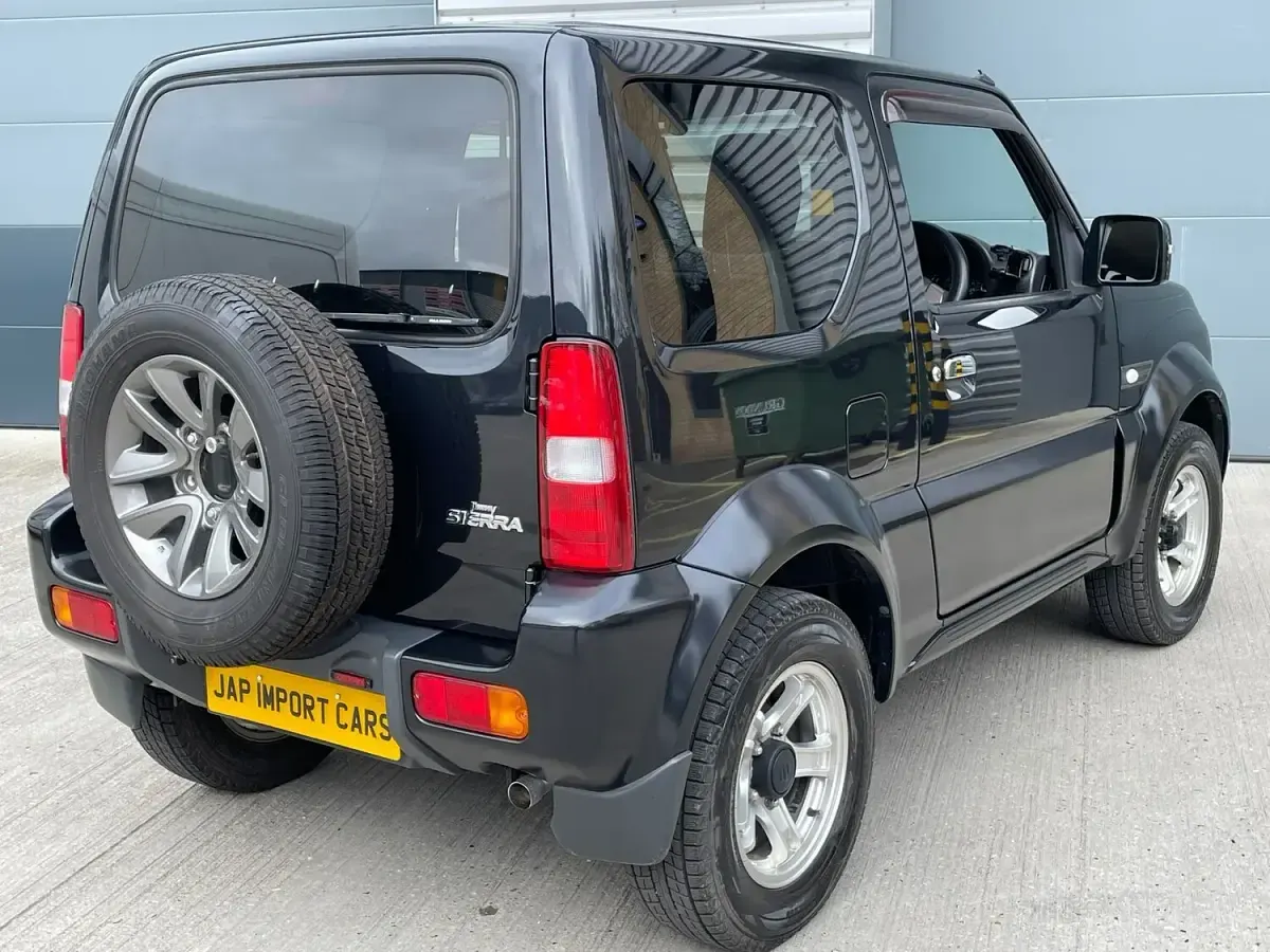 Used Suzuki Jimny SZ4 85 HP (62 kW) 2015 Black SUV