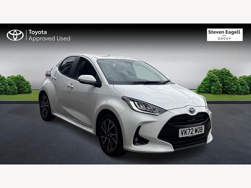 White Used 2022 Toyota Yaris Hybrid Design Hatchback | £16,925 (Fair price) - Image 1/3