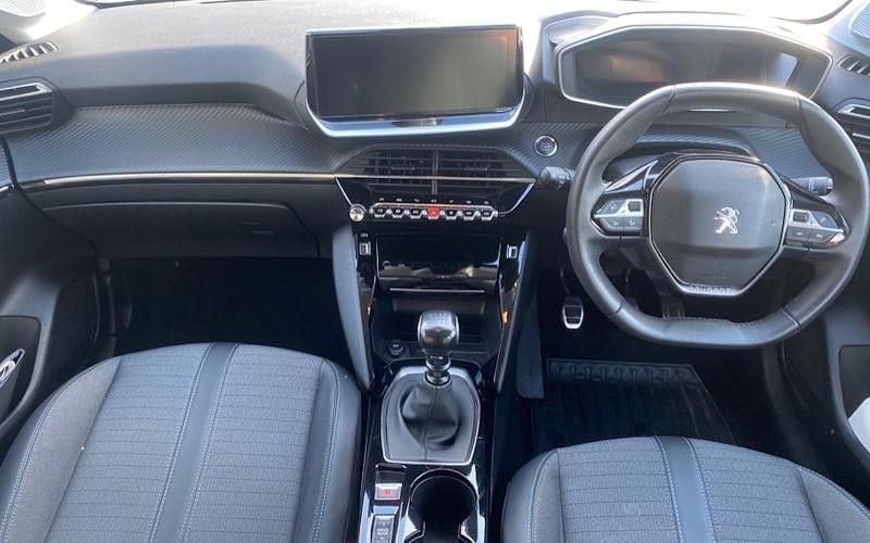 Used Peugeot 208 Allure+ 102 HP (75 kW) 2022 White Hatchback